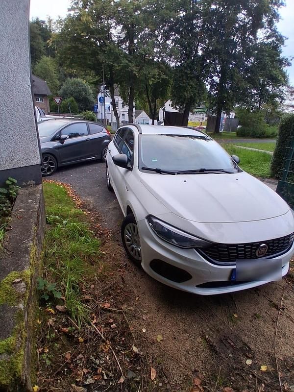 Weiß Gebraucht 2017 Fiat Tipo Kombi | 7.000 € (Guter Preis) - Bild 1/4