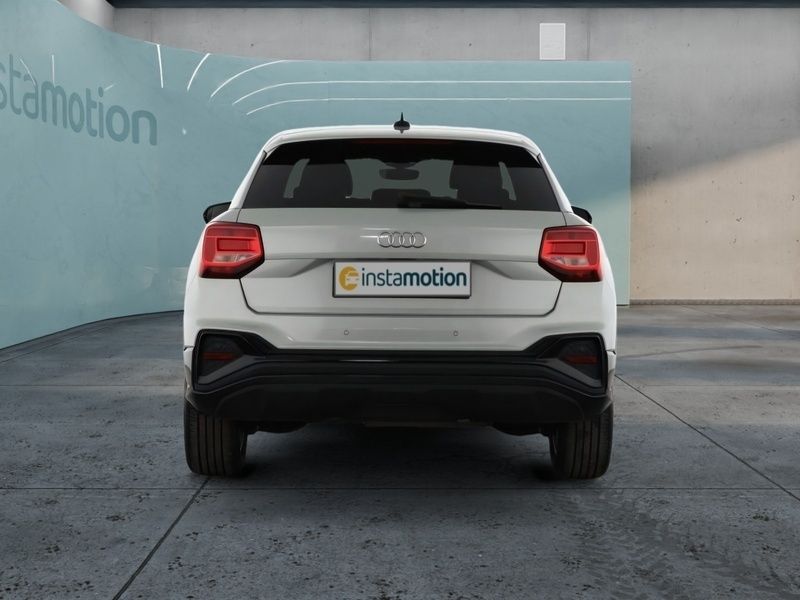 Gebraucht Audi Q2 S-Line 116 PS (85 kW) 2024 Silber SUV