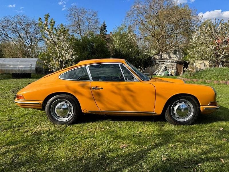 Second-hand Porsche 911S 131 CP (96 kW) 1968 Galben