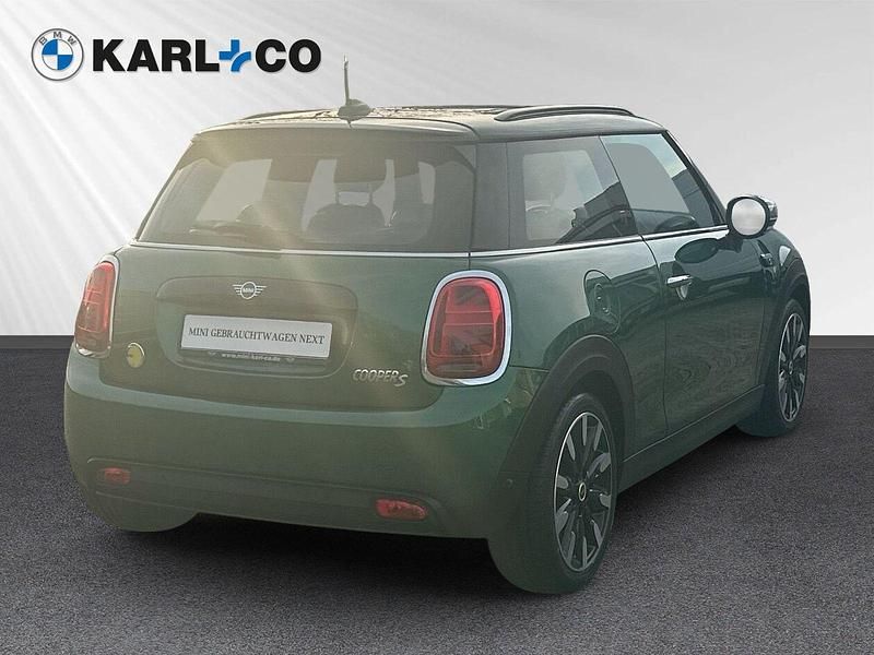 Gebraucht Mini Cooper SE 135 kW (184 PS) 2023 Gruen Kleinwagen