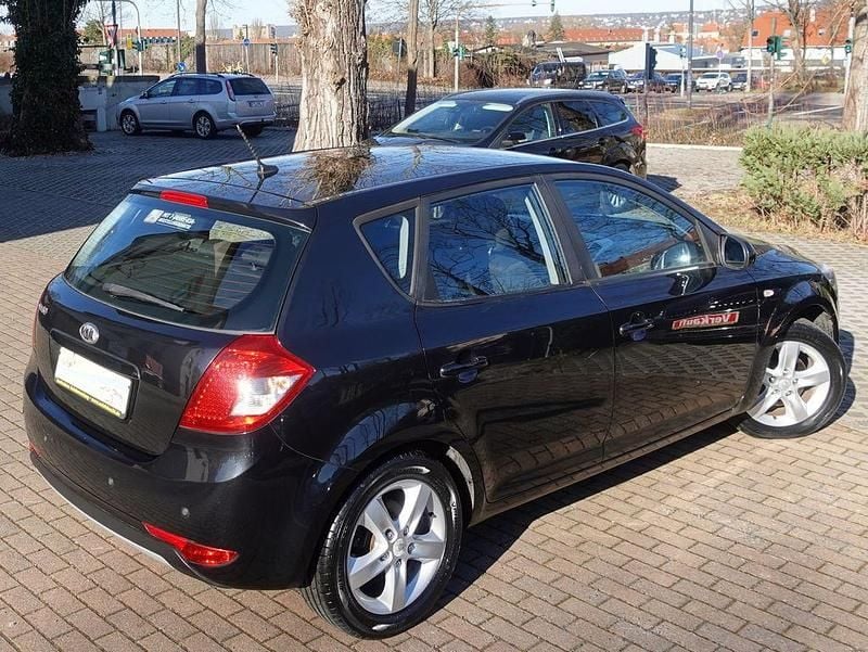 Gebraucht Kia Ceed 90 PS (66 kW) 2010 Schwarz Kleinwagen