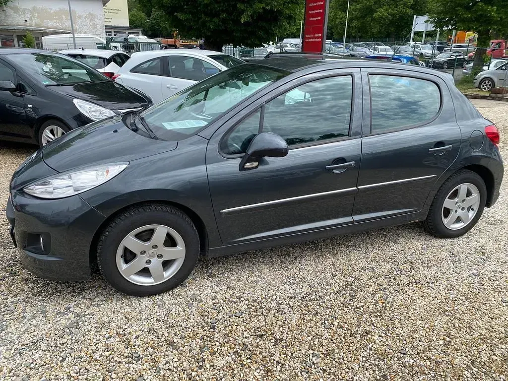 Gebraucht Peugeot 207 Active 73 PS (53 kW) 2012 Grau Limousine