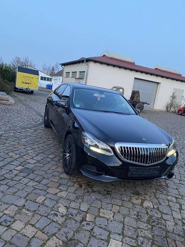 Gebraucht Mercedes E220 Edition 170 PS (125 kW) 2014 Schwarz Limousine