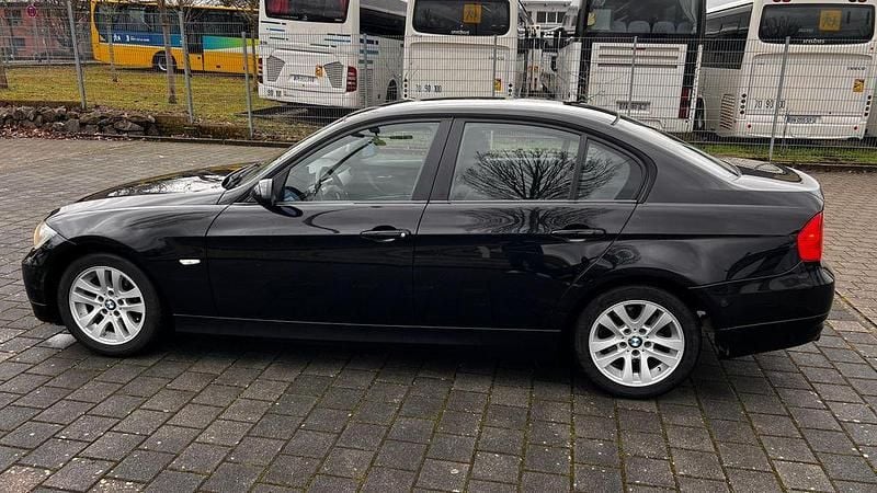 Gebraucht BMW 318 143 PS (105 kW) 2007 Schwarz Limousine