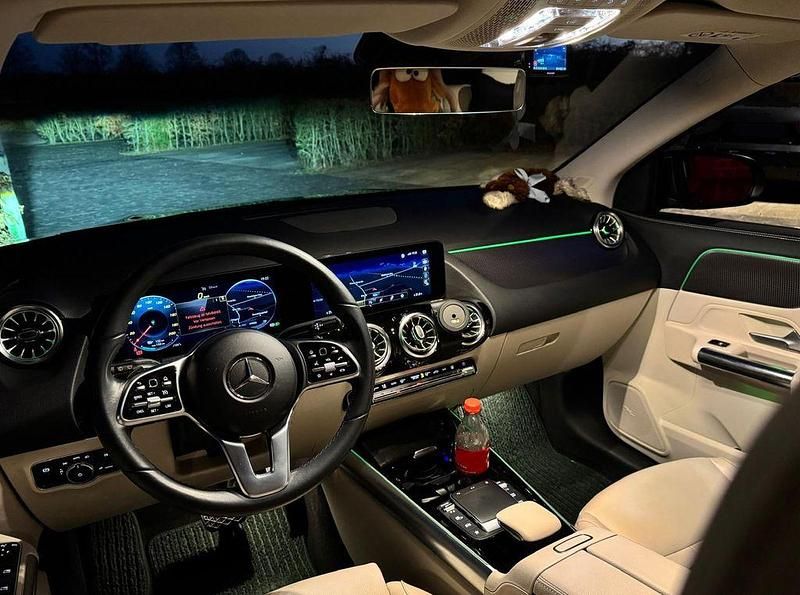 Gebraucht Mercedes EQA250 Progressive 139 kW (190 PS) 2021 Grau SUV