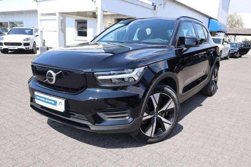 Black solid (stone) Gebraucht 2022 Volvo XC40 Core SUV | 32.960 € (Fairer Preis) - Bild 1/2