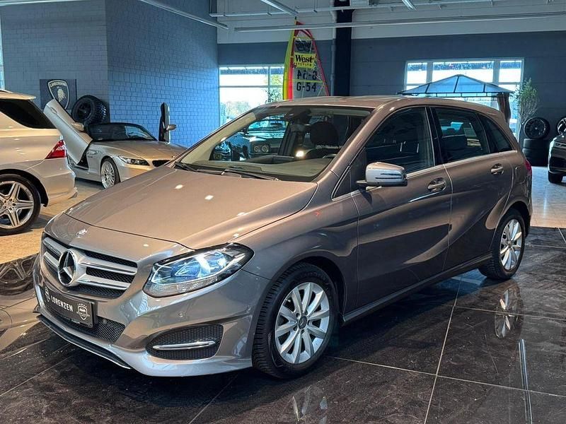 Grau Gebraucht 2016 Mercedes B180 Business Van / Kleinbus | 17.995 € (Fairer Preis) - Bild 1/4