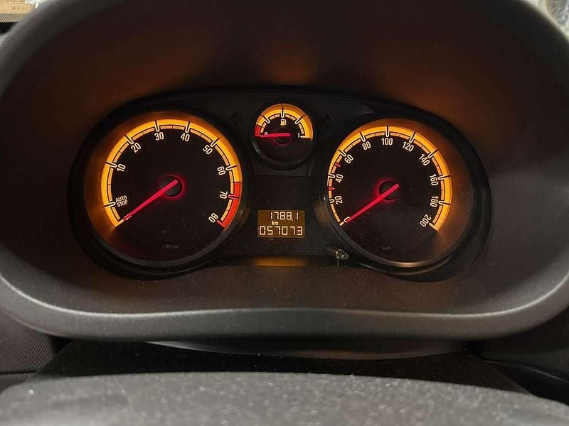 Gebraucht Opel Corsa Basis 87 PS (63 kW) 2012 Rot Limousine