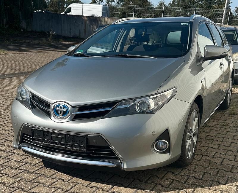 Grau Gebraucht 2014 Toyota Auris Hybrid Kombi | 6.400 € (Guter Preis) - Bild 1/4