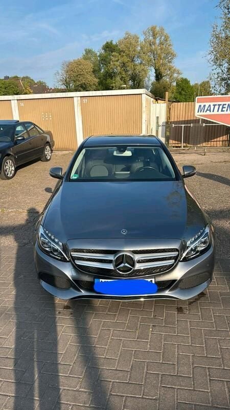 Grau Gebraucht 2017 Mercedes C200 Limousine | 20.000 € (Superpreis) - Bild 1/4