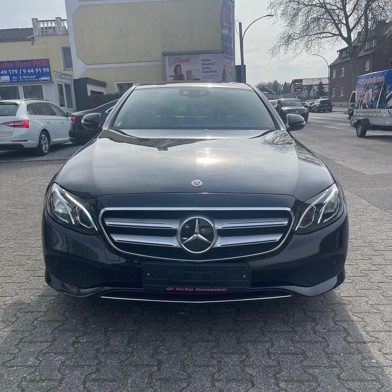 Gebraucht Mercedes E250 Avantgarde 211 PS (155 kW) 2017 Schwarz Limousine