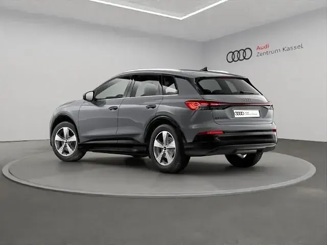 Nowe Audi Q4 e-tron Sport 150 kW (204 KM) 2026 Szary SUV