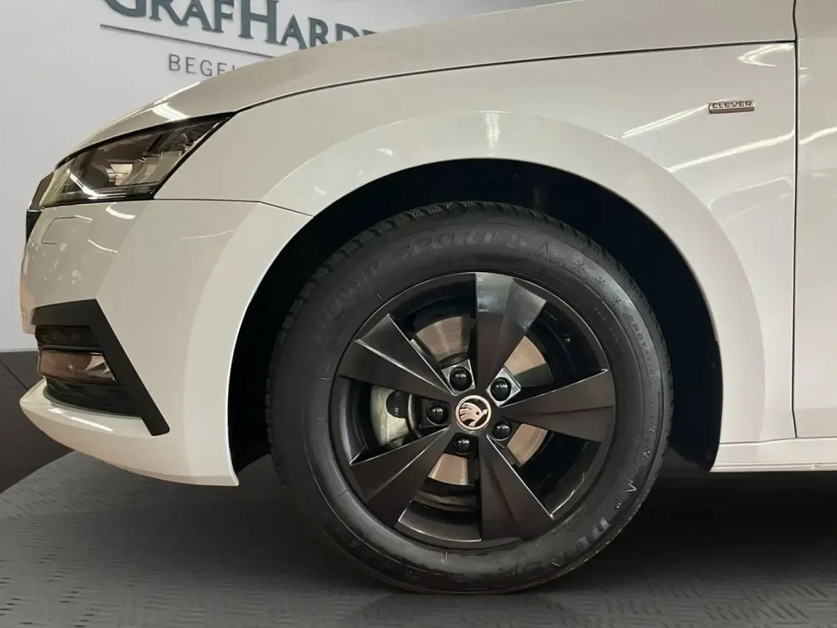 Gebraucht Skoda Octavia Ambition 150 PS (110 kW) 2023 Moonweiß perleffekt Kombi