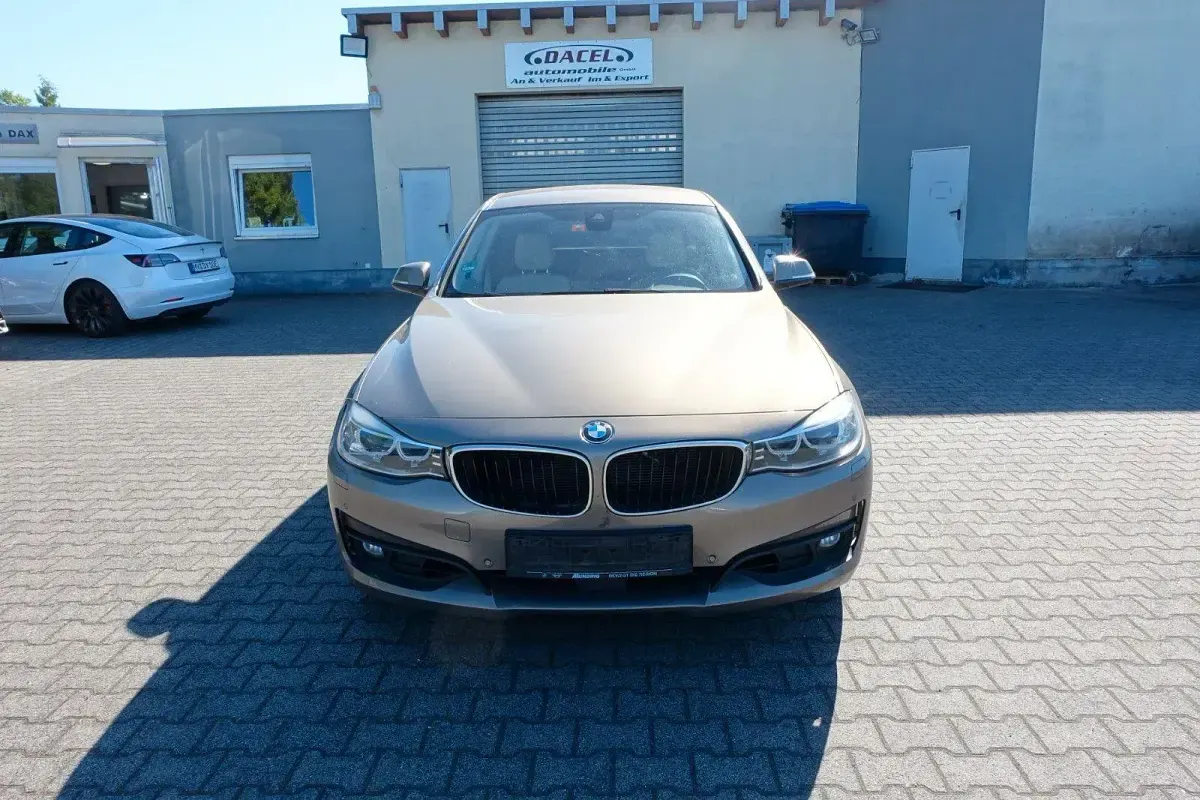 Gebraucht BMW 325 Comfort Edition 218 PS (160 kW) 2014 Beige Limousine