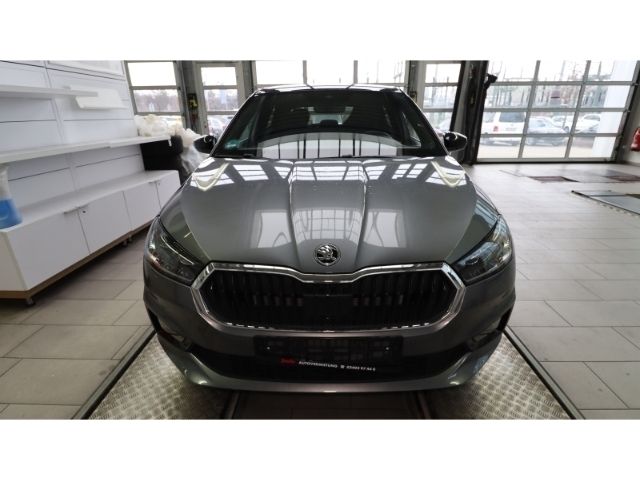 Grau Gebraucht 2023 Skoda Fabia Style Limousine | 26.990 € (Etwas zu teuer) - Bild 1/4