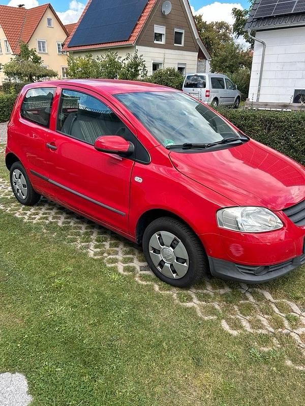 Rot Gebraucht 2007 VW Fox Kleinwagen | 800 € (Superpreis) - Bild 1/4