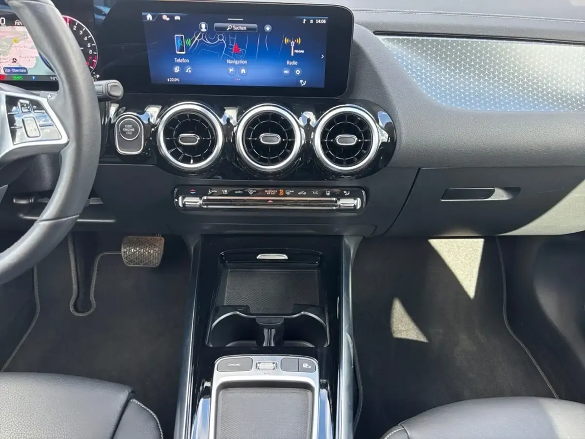 Gebraucht Mercedes B250e Progressive 120 PS (88 kW) 2024 Silber Van / Kleinbus