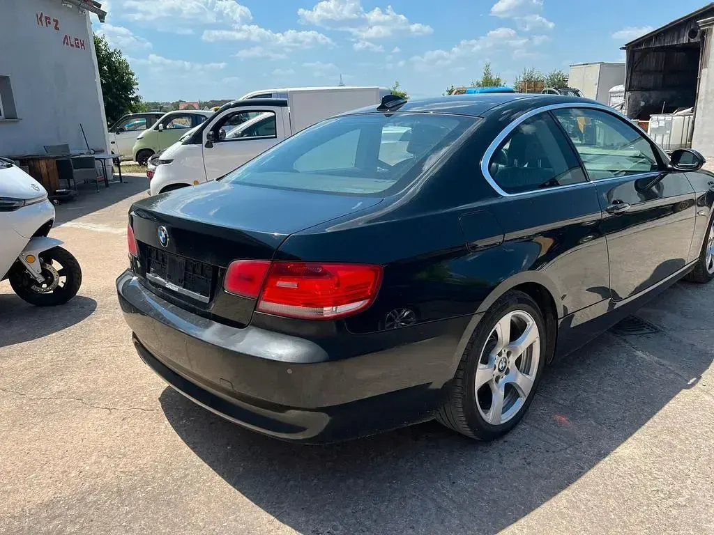 Gebraucht BMW 325 Sport Line 218 PS (160 kW) 2007 Schwarz Coupé