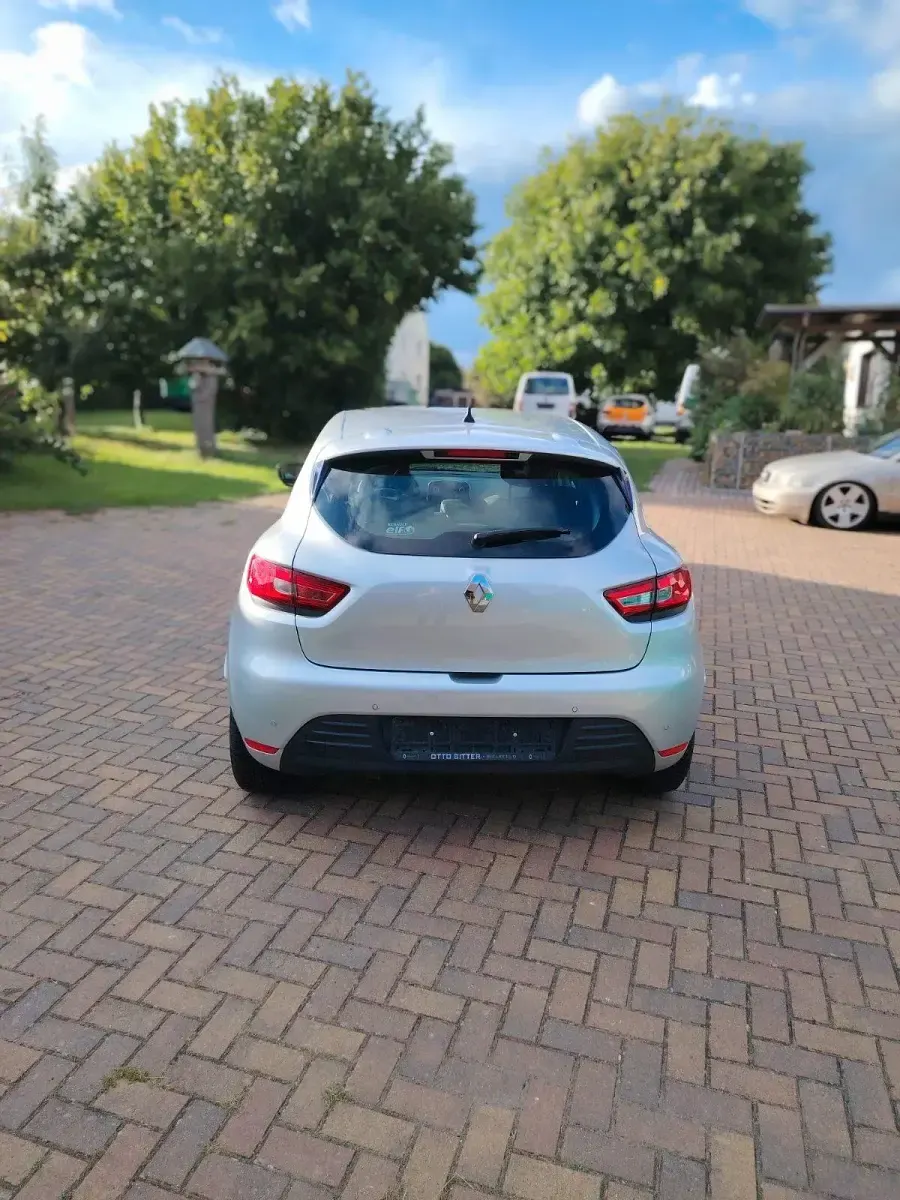 Gebraucht Renault Clio 75 PS (55 kW) 2017 Silber Kleinwagen