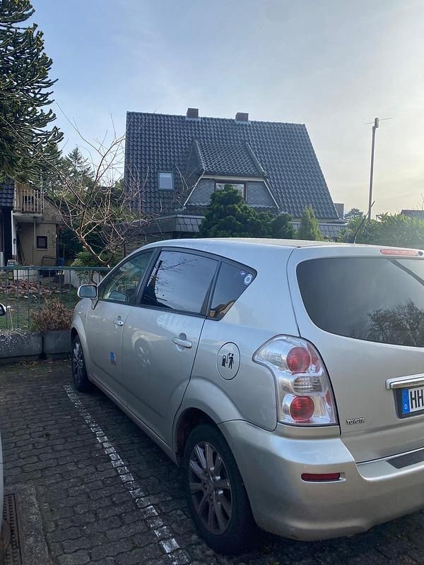 Grau Gebraucht 2008 Toyota Corolla Verso Van / Kleinbus | 4.600 € (Fairer Preis) - Bild 1/4