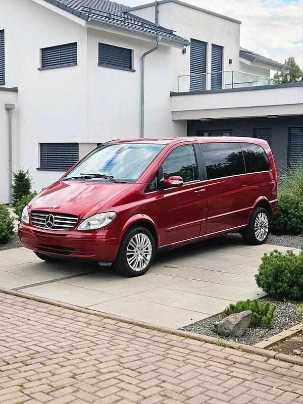 Rot Gebraucht 2007 Mercedes Viano Van / Kleinbus | 9.190 € - Bild 1/4