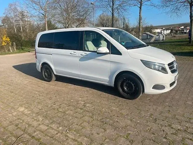 Gebraucht Mercedes V220 163 PS (119 kW) 2015 Weiß Van / Kleinbus