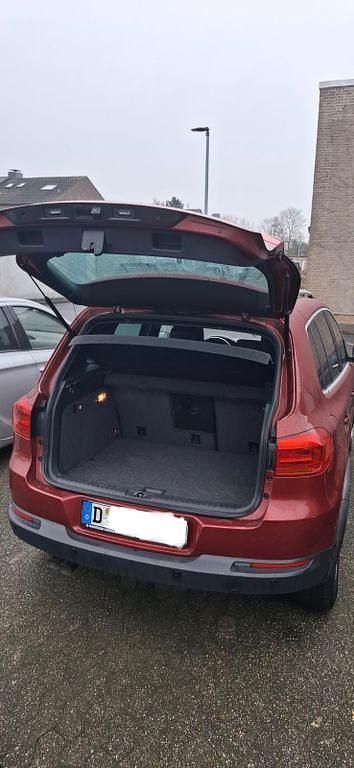 Gebraucht VW Tiguan LOUNGE 150 PS (110 kW) 2016 Rot SUV