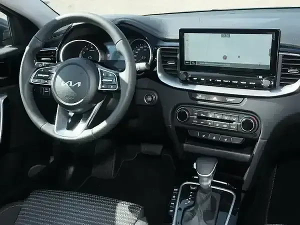 Usado Kia Ceed 140 CV (102 kW) 2025 Gris Utilitario