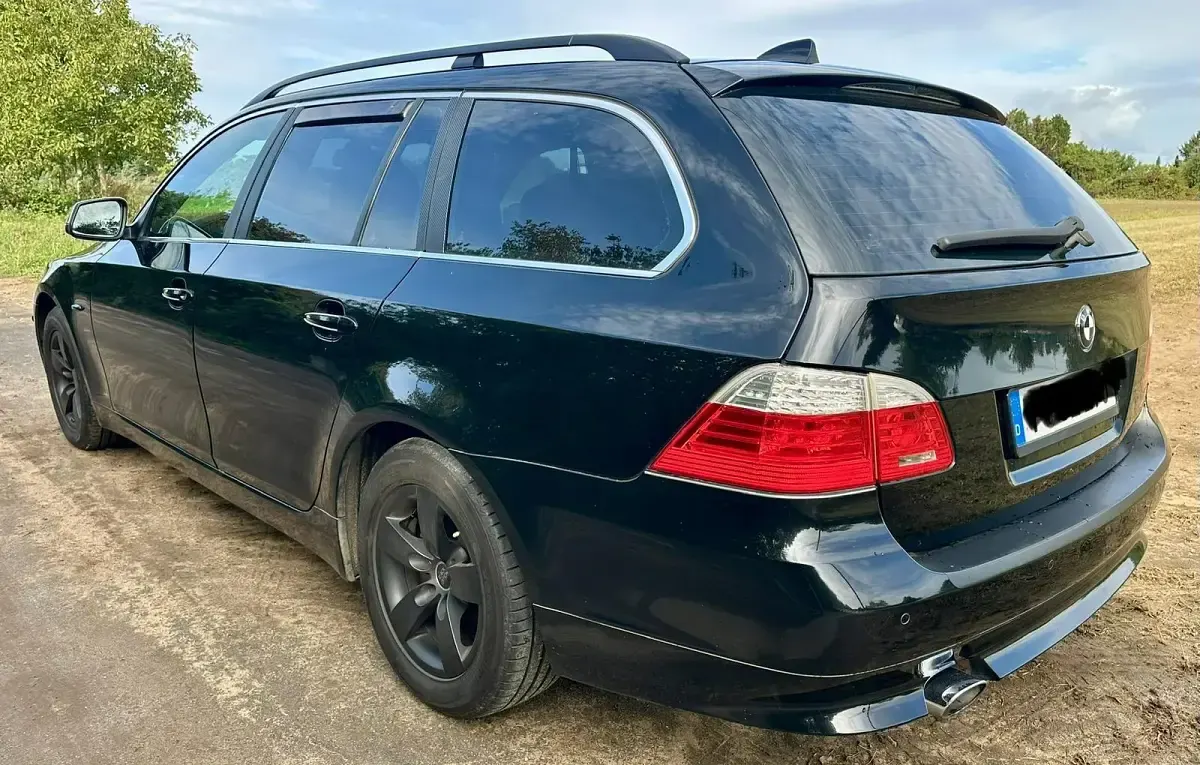 Gebraucht BMW 520 163 PS (119 kW) 2010 Schwarz Kombi