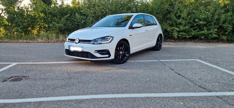 Gebraucht VW Golf VII Highline 150 PS (110 kW) 2019 Weiß Limousine