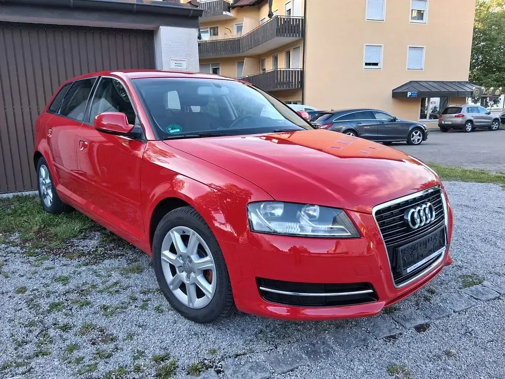 Gebraucht Audi A3 Sport 105 PS (77 kW) 2011 Rot Kleinwagen