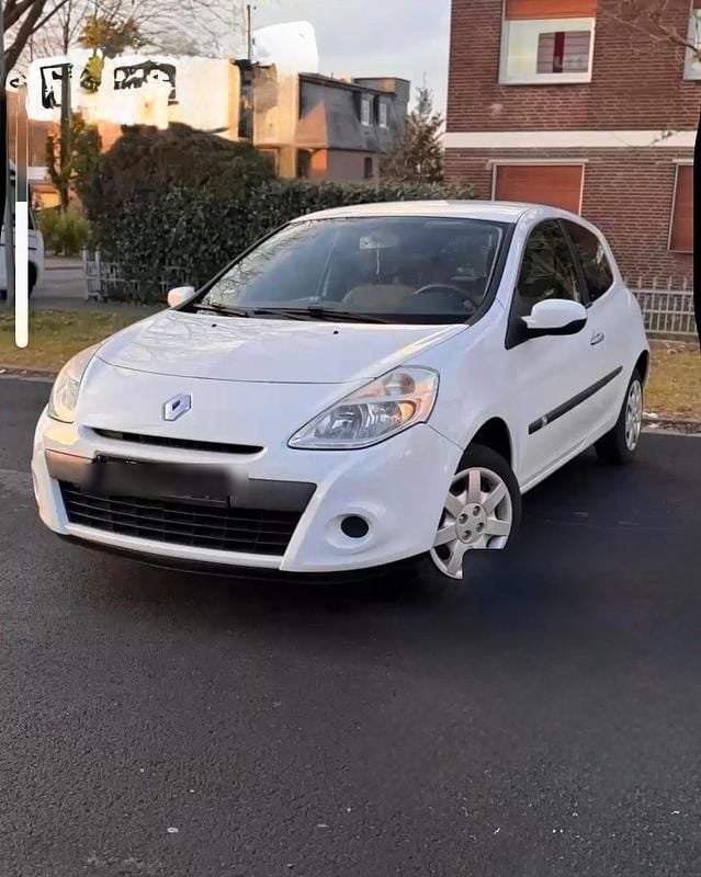 Weiß Gebraucht 2011 Renault Clio II Kleinwagen | 2.000 € (Guter Preis) - Bild 1/4