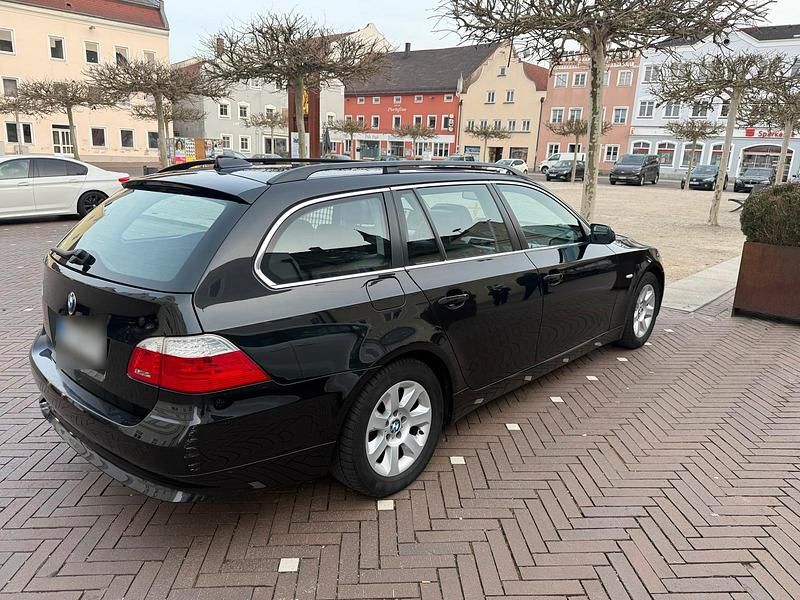 Gebraucht BMW 523 190 PS (139 kW) 2009 Schwarz Kombi