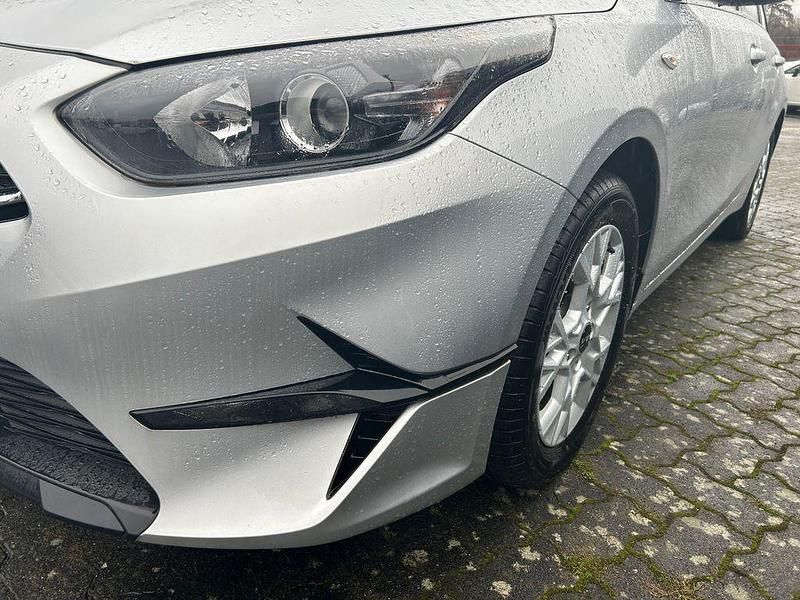 Neu Kia Ceed Comfort 101 PS (74 kW) 2025 Silber Kleinwagen