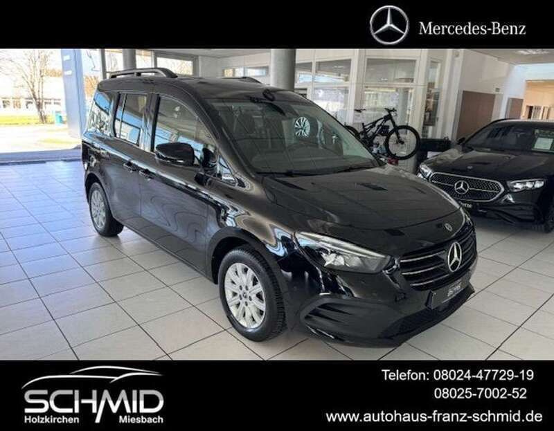 Schwarz Gebraucht 2023 Mercedes 180 Progressive Limousine | 31.731 € (Etwas zu teuer) - Bild 1/4