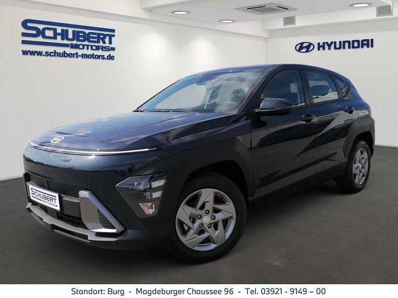 Denim blue / mic Neu 2025 Hyundai Kona Select SUV | 25.590 € (Superpreis) - Bild 1/4