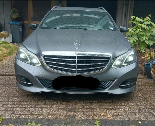 Grau Gebraucht 2014 Mercedes E200 AMG line Limousine | 13.000 € (Superpreis) - Bild 1/4