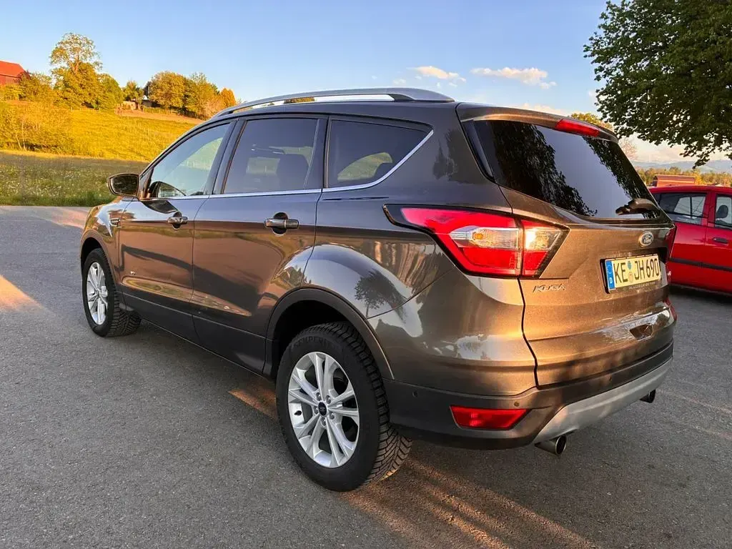Gebraucht Ford Kuga Titanium 182 PS (133 kW) 2018 Grau SUV