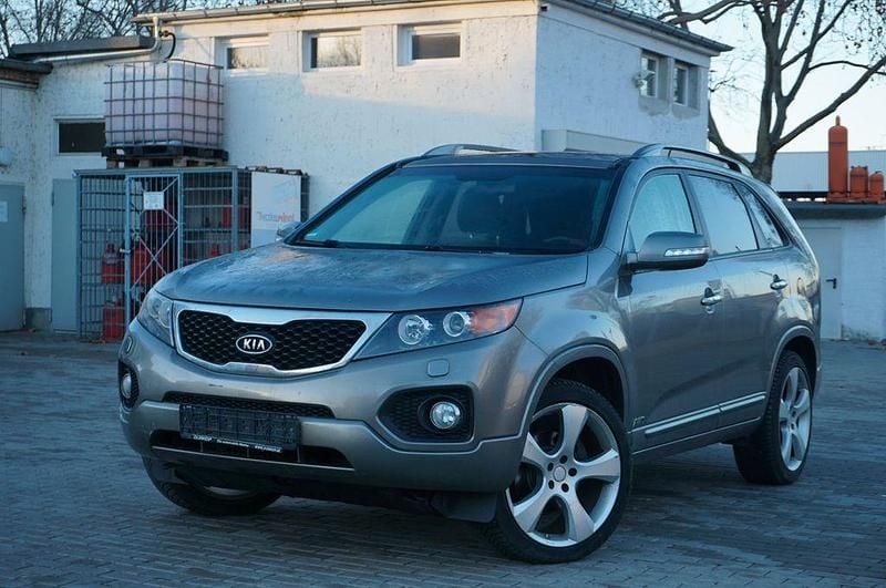 Silber Gebraucht 2012 Kia Sorento Spirit SUV | 7.599 € (Superpreis) - Bild 1/4