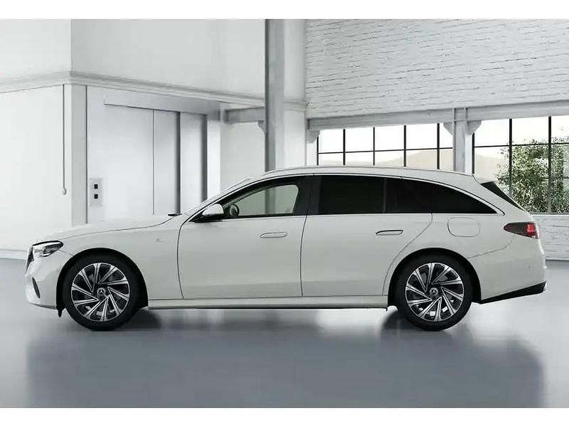 Gebraucht Mercedes E300 204 PS (150 kW) 2025 Unilack polarweiß uni Kombi