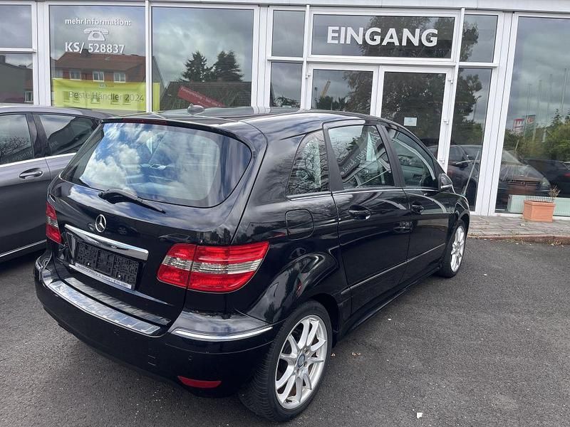 Gebraucht Mercedes B160 95 PS (69 kW) 2010 Kosmosschwarz metallic Van / Kleinbus