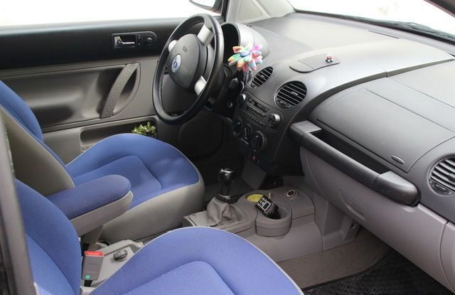 Second-hand VW Beetle 158 CP (116 kW) 2003 Negru Hatchback