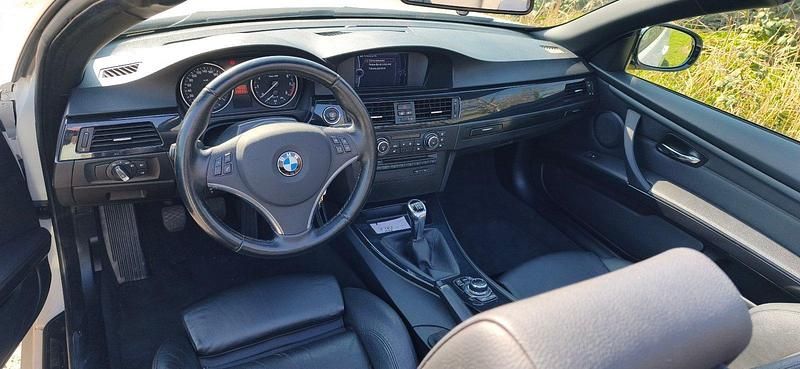 Gebraucht BMW 325 Cabriolet 218 PS (160 kW) 2013 Weiß Cabrio