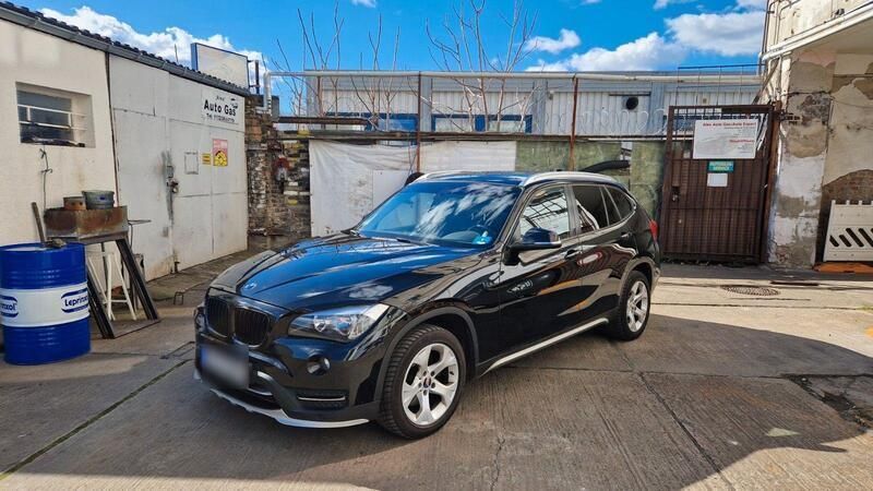Schwarz Gebraucht 2014 BMW X1 xLine SUV | 8.000 € (Guter Preis) - Bild 1/4