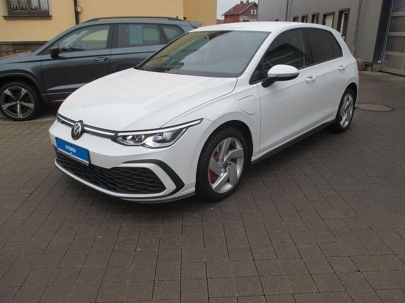 Weiß Gebraucht 2022 VW Golf VIII GTE Limousine | 25.990 € (Guter Preis) - Bild 1/4