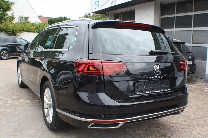 Gebraucht VW Passat Elegance 150 PS (110 kW) 2024 Schwarz Kombi