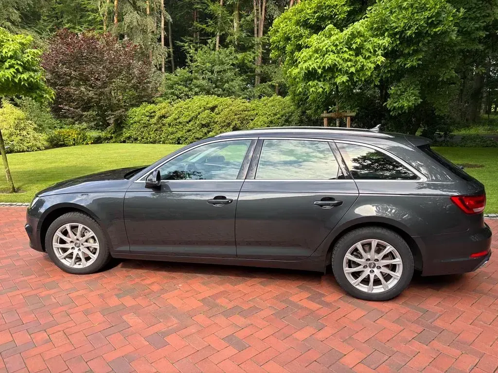 Gebraucht Audi A4 Sport 190 PS (139 kW) 2019 Grau Kombi