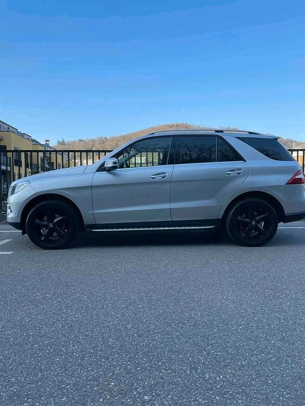 Gebraucht Mercedes ML350 257 PS (189 kW) 2013 Silber SUV