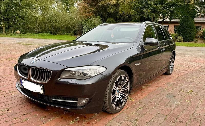 Silber Gebraucht 2010 BMW 530 Kombi | 12.000 € (Teuer) - Bild 1/4
