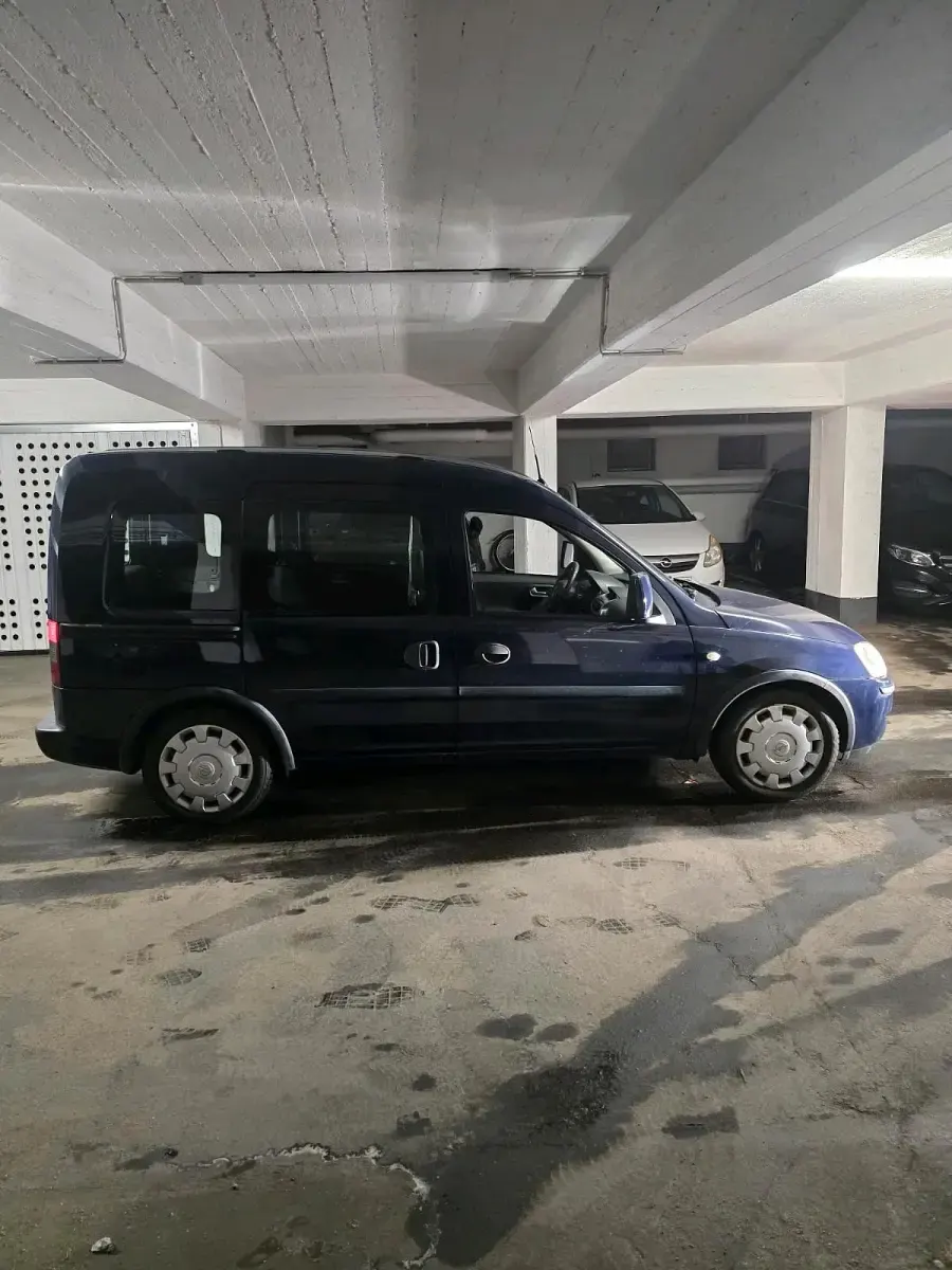Usado Opel Combo 94 HP (69 kW) 2009 Azul Monovolume